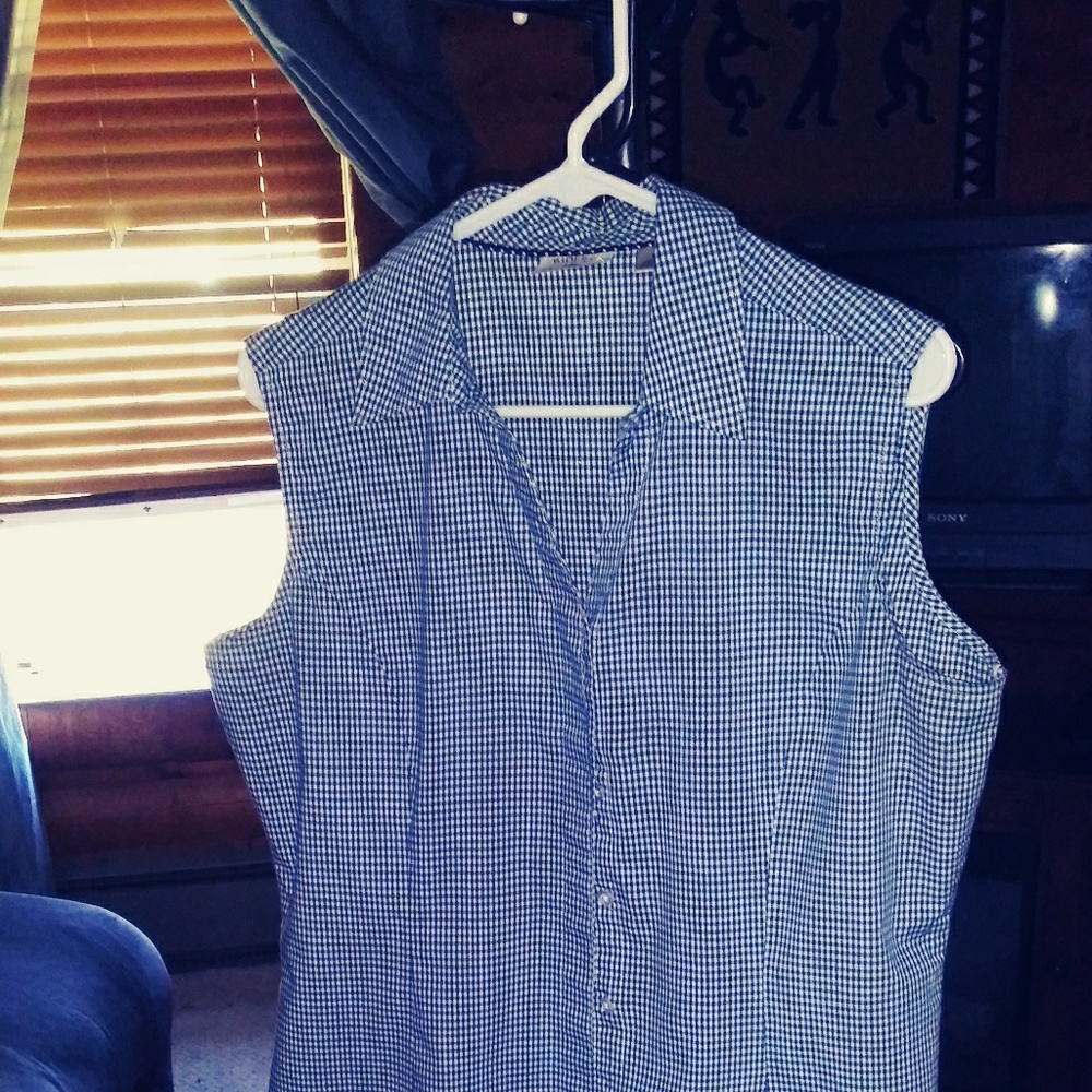 2 sleeveless summer/fall button up tops.